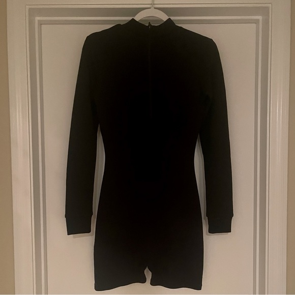 Onepiece Swift Fitted Shorts Jumpsuit - Picture 4 of 9